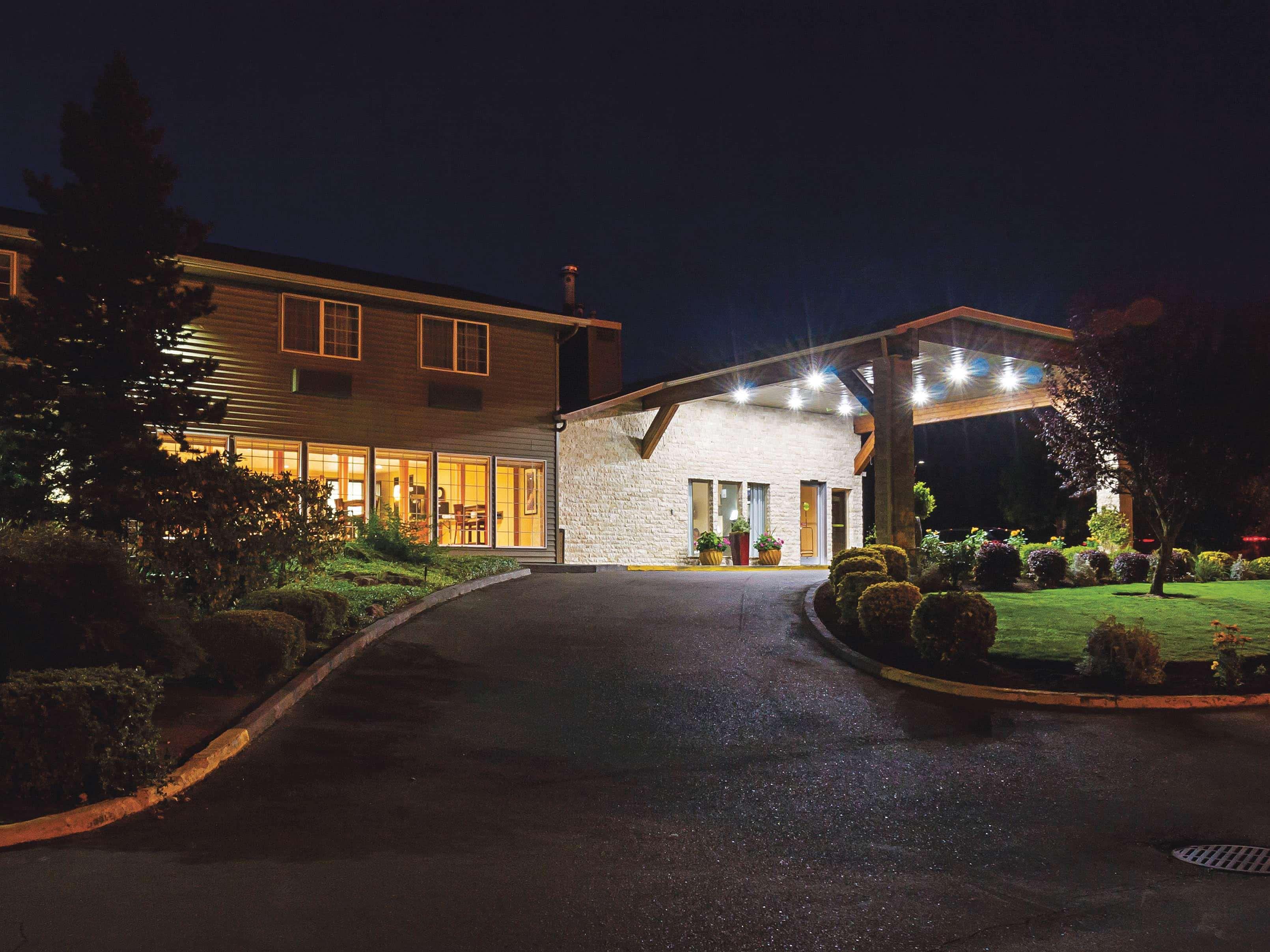 La Quinta By Wyndham Woodburn Hotel Exterior photo