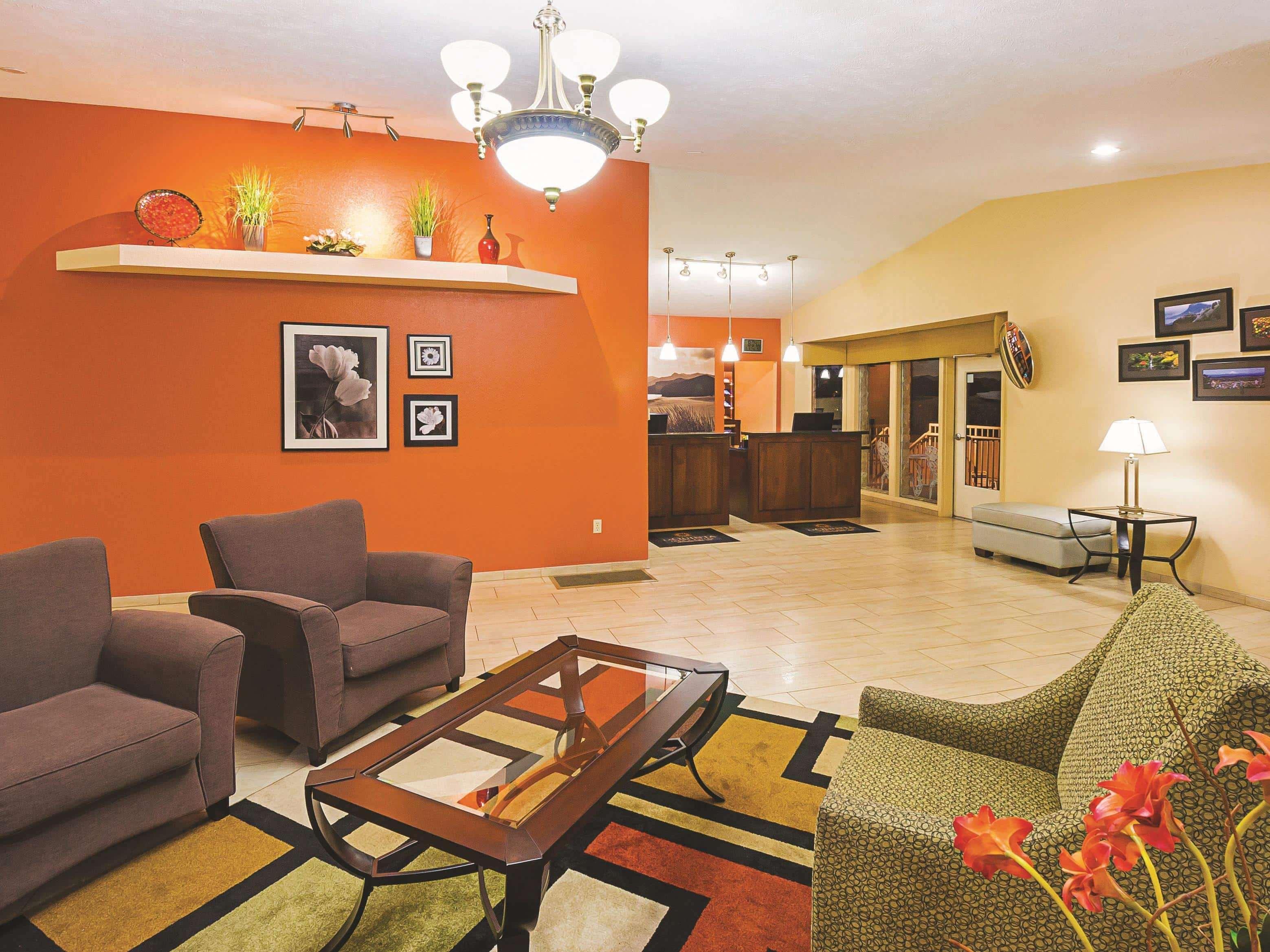 La Quinta By Wyndham Woodburn Hotel Exterior photo