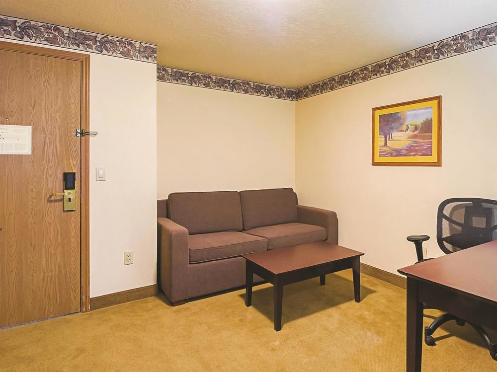La Quinta By Wyndham Woodburn Hotel Exterior photo