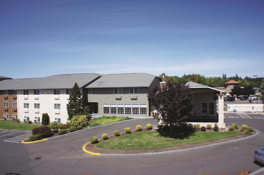 La Quinta By Wyndham Woodburn Hotel Exterior photo