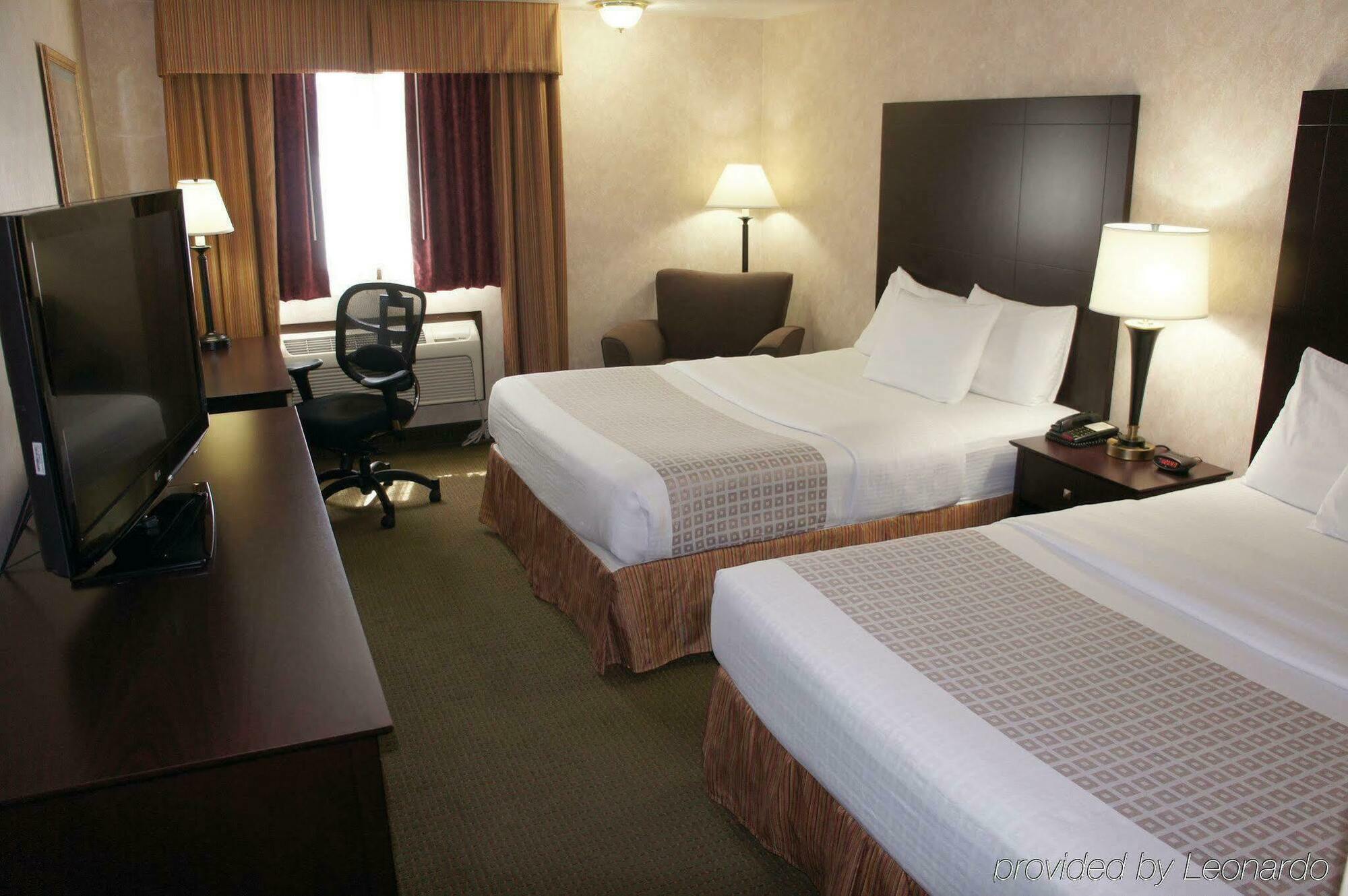 La Quinta By Wyndham Woodburn Hotel Exterior photo