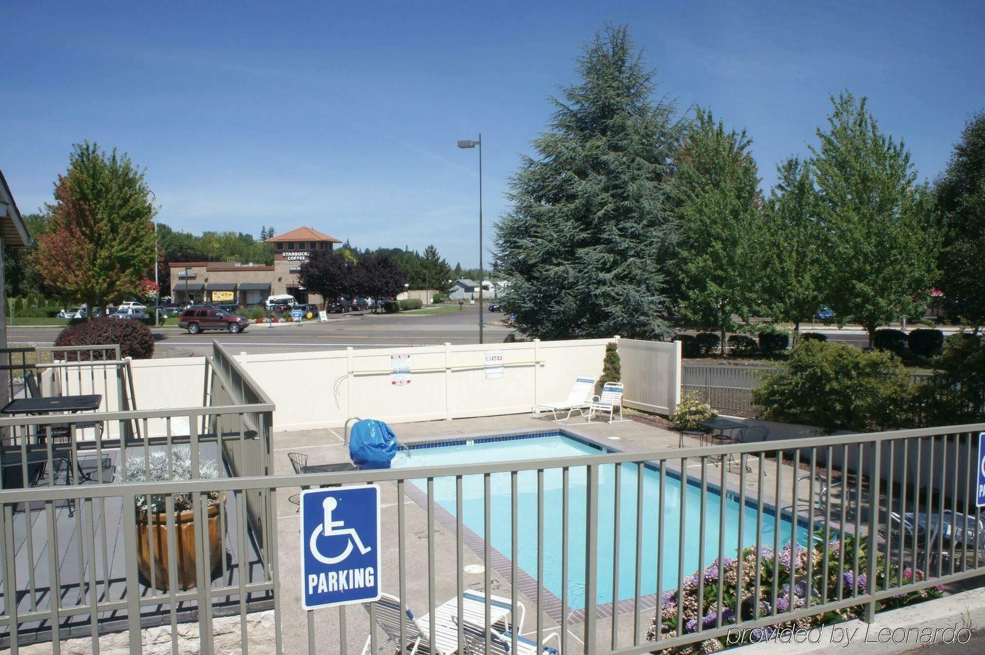 La Quinta By Wyndham Woodburn Hotel Exterior photo
